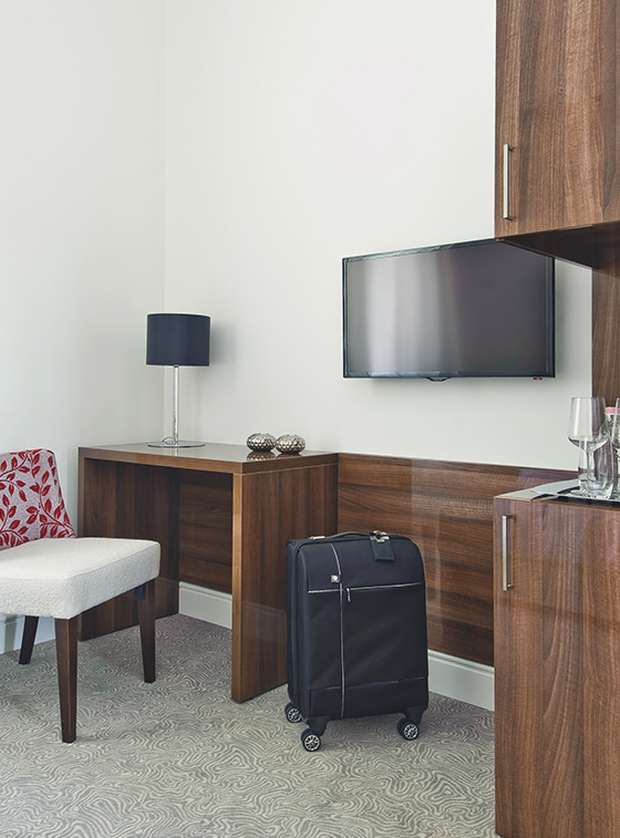 Superior szoba - Adele Hotel - kis asztal és TV